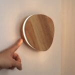 Aplică Lulu din Lemn Natural - Lampă Wireless Reîncărcabilă cu Lumină Reglabilă - imagine 10